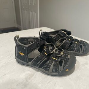 KEEN Kids' Black and Yellow Adventure Sandals